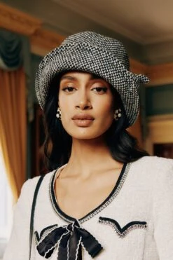 Dolores Black Cloche